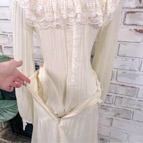 Vintage 70s Jessica’s Gunnies Cream Lace Gauze Two Piece Skirt and Blouse Set - Picture 13 of 15